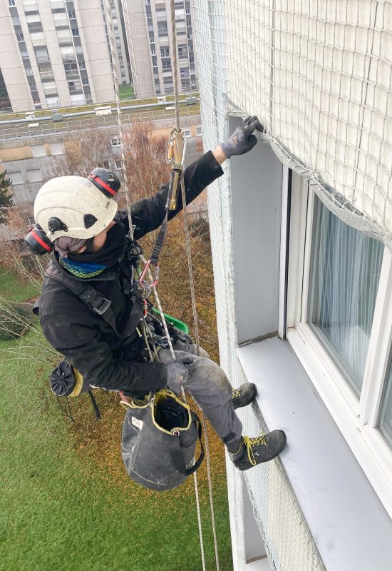Pose de filets de protection en hauteur à Lyon