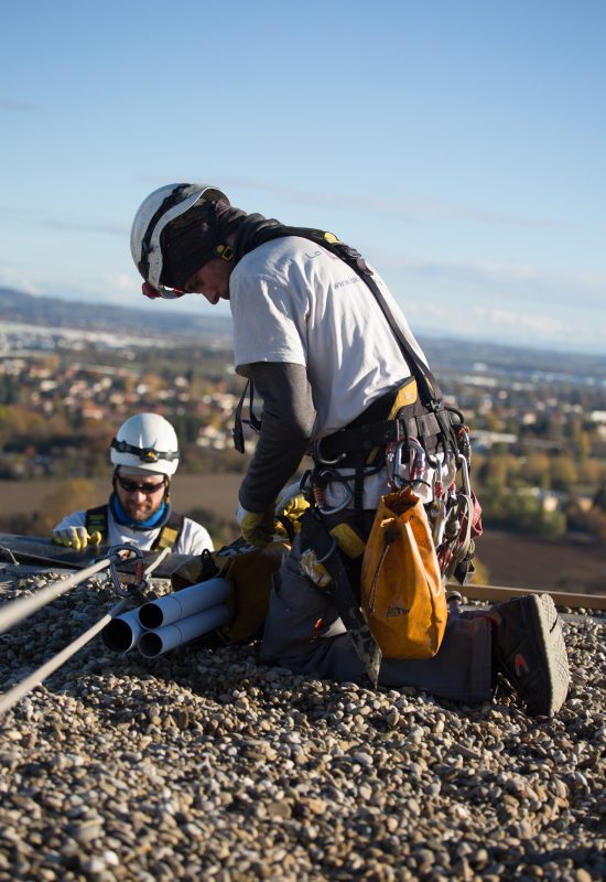 Installation d'oeuvres artistiques avec accès sur cordes